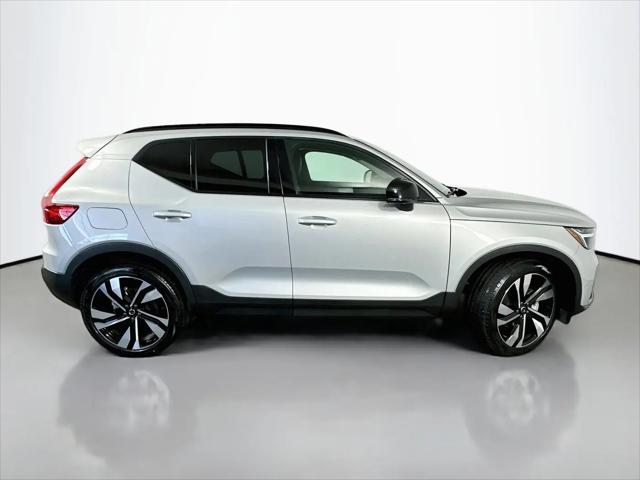 2025 Volvo XC40 B5 Plus Dark Theme