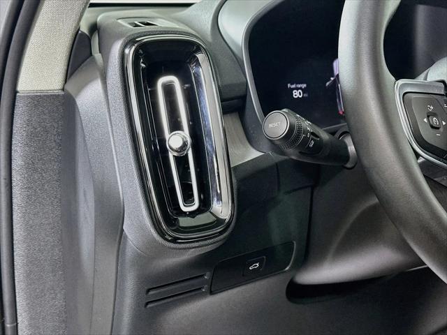 2025 Volvo XC40 B5 Plus Dark Theme