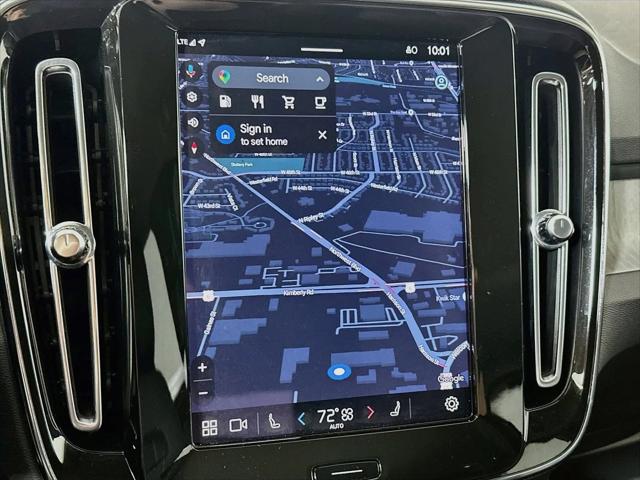 2025 Volvo XC40 B5 Plus Dark Theme