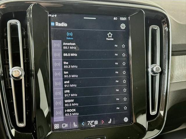 2025 Volvo XC40 B5 Plus Dark Theme