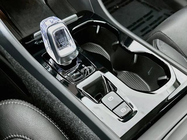 2025 Volvo XC40 B5 Plus Dark Theme