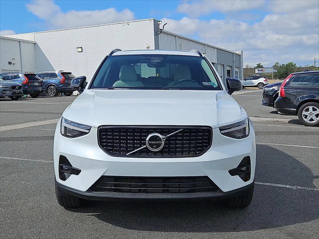 2026 Volvo XC40 Ultra, B5 AWD Gas (mild hybrid), Dark