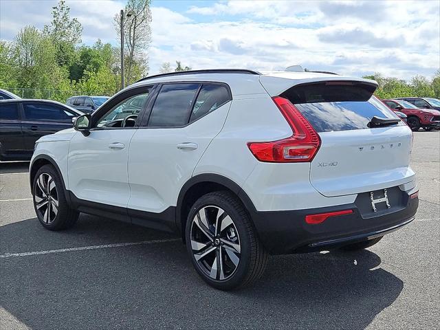 2026 Volvo XC40 Ultra, B5 AWD Gas (mild hybrid), Dark