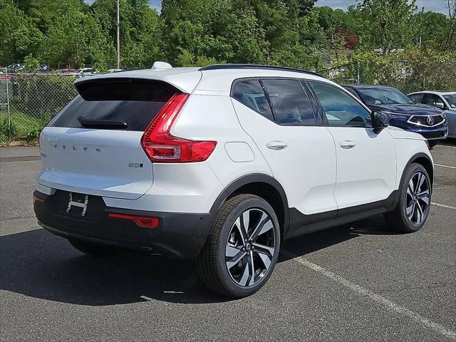 2026 Volvo XC40 Ultra, B5 AWD Gas (mild hybrid), Dark