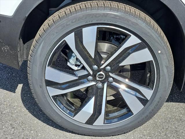2026 Volvo XC40 Ultra, B5 AWD Gas (mild hybrid), Dark