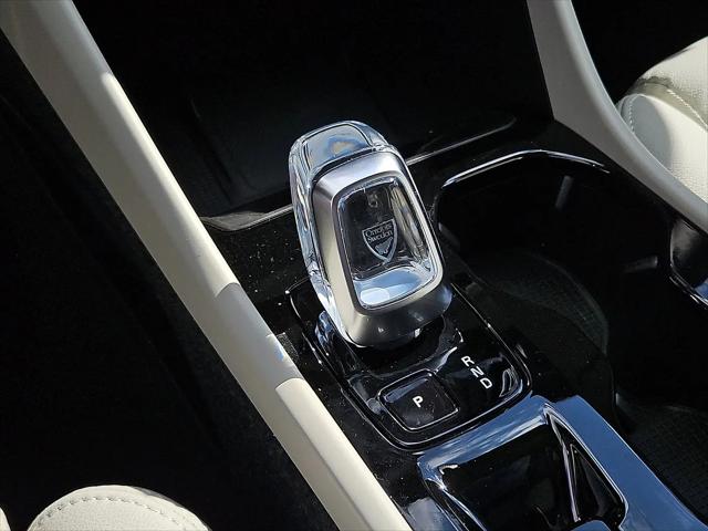 2026 Volvo XC40 Ultra, B5 AWD Gas (mild hybrid), Dark