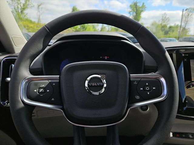 2026 Volvo XC40 Ultra, B5 AWD Gas (mild hybrid), Dark