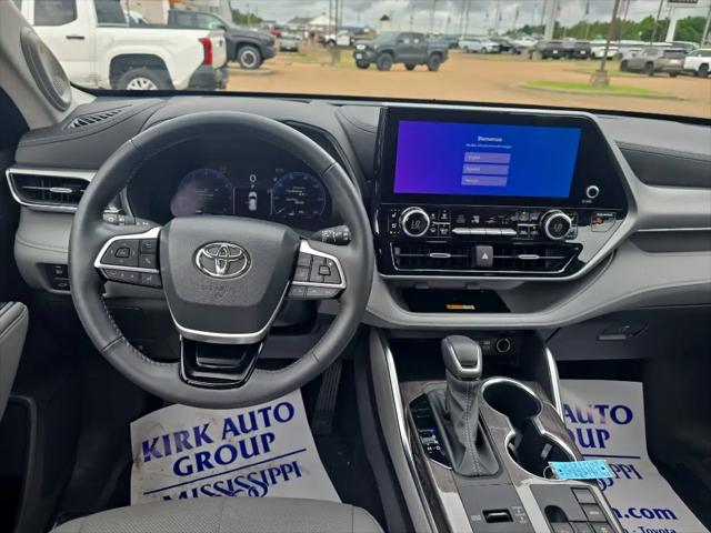 2024 Toyota Highlander Platinum