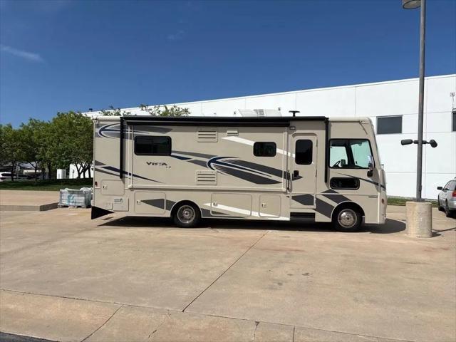 2017 Ford F-53 Base