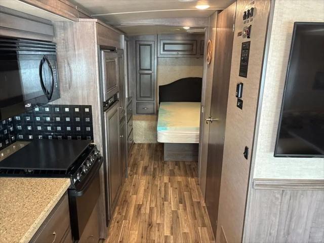 2017 Ford F-53 Base