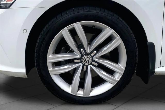 2017 Volkswagen Passat 1.8T SEL Premium