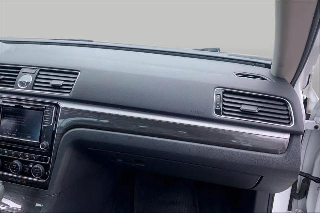 2017 Volkswagen Passat 1.8T SEL Premium