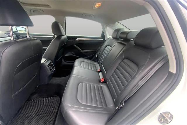 2017 Volkswagen Passat 1.8T SEL Premium