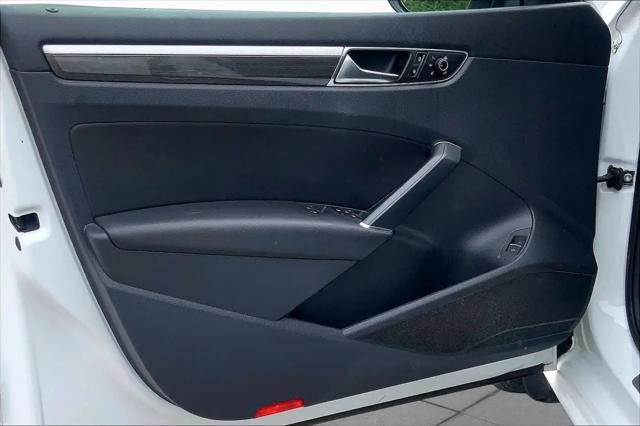 2017 Volkswagen Passat 1.8T SEL Premium