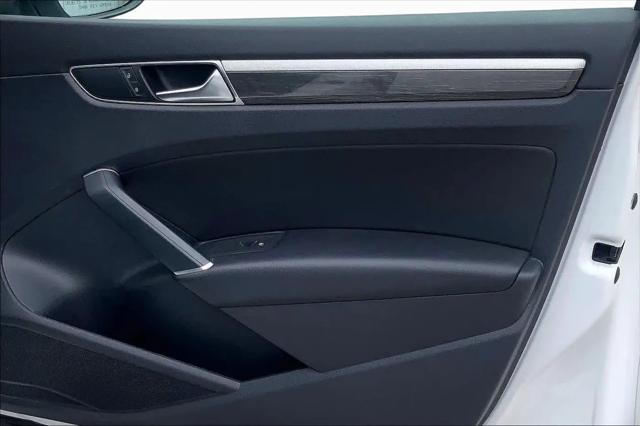2017 Volkswagen Passat 1.8T SEL Premium