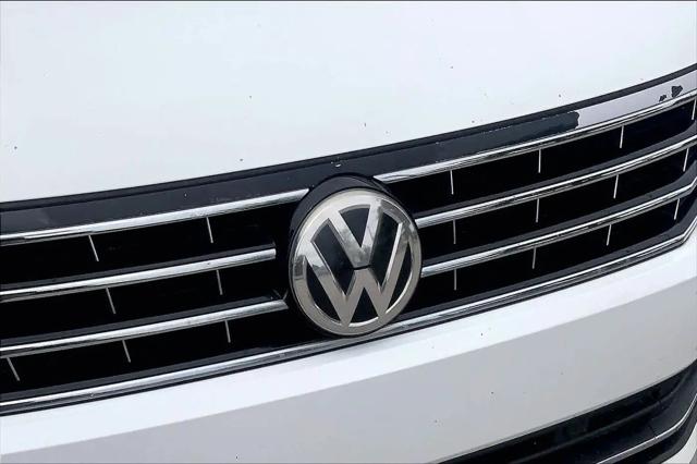 2017 Volkswagen Passat 1.8T SEL Premium
