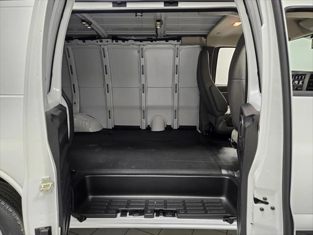 2026 Chevrolet Express Cargo Van 2500 Regular Wheelbase, WT, RWD