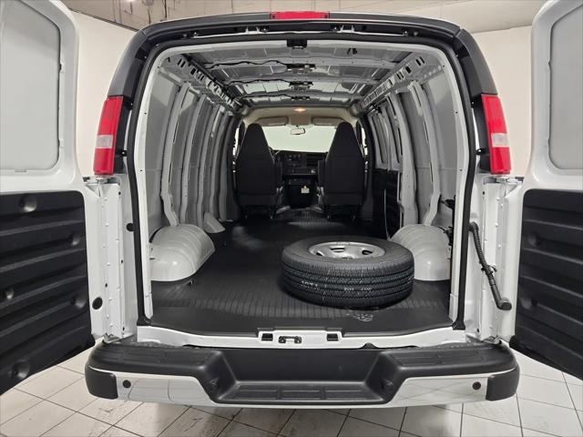 2026 Chevrolet Express Cargo Van 2500 Regular Wheelbase, WT, RWD