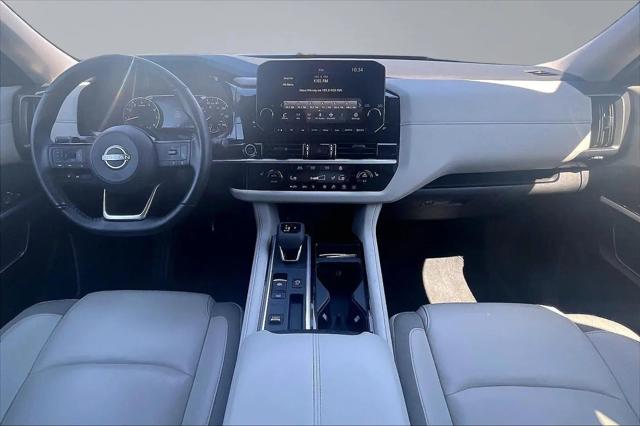 2024 Nissan Pathfinder SL FWD