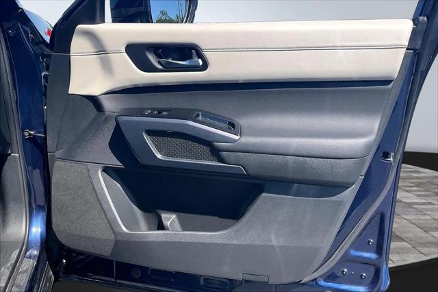 2024 Nissan Pathfinder SL FWD