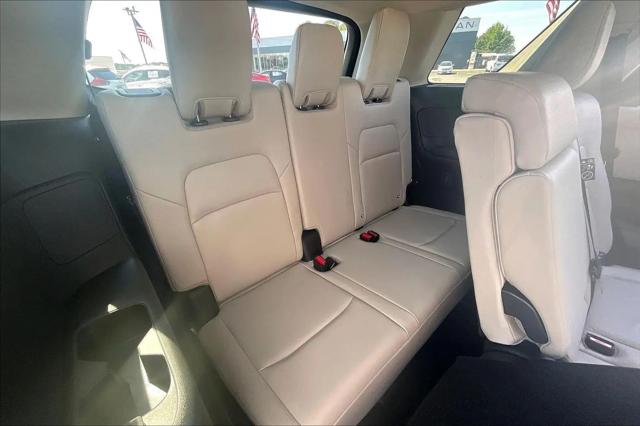 2024 Nissan Pathfinder SL FWD