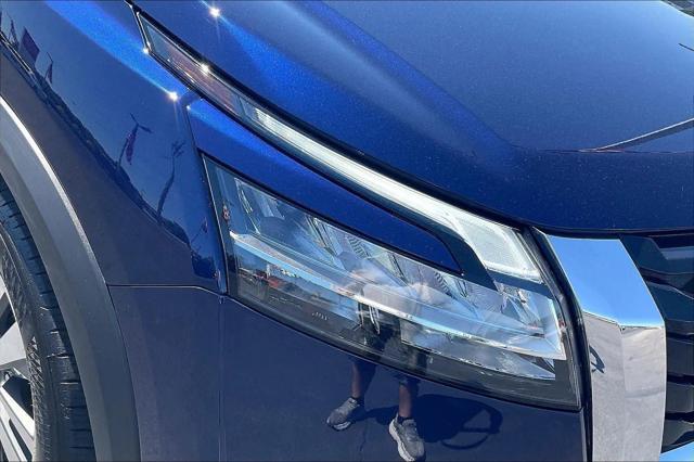 2024 Nissan Pathfinder SL FWD