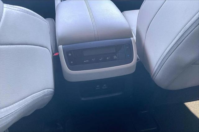 2024 Nissan Pathfinder SL FWD