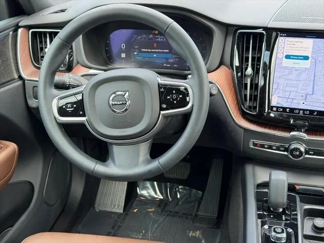 2023 Volvo XC60 B5 Plus Dark Theme