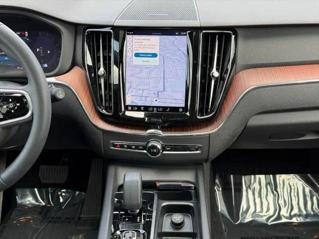 2023 Volvo XC60 B5 Plus Dark Theme