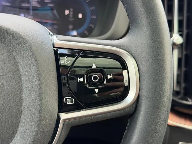 2023 Volvo XC60 B5 Plus Dark Theme