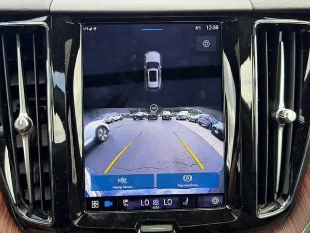2023 Volvo XC60 B5 Plus Dark Theme