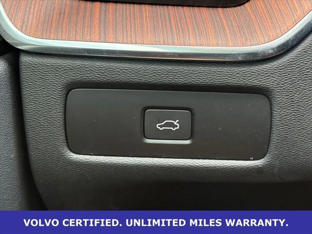 2024 Volvo XC60 B5 Plus Dark Theme