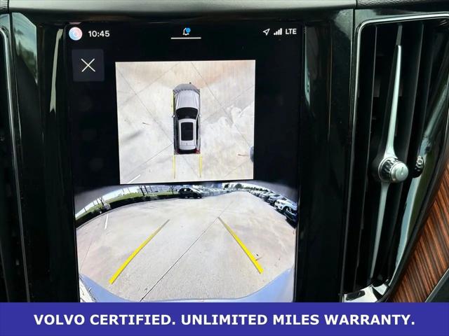 2024 Volvo XC60 B5 Plus Dark Theme