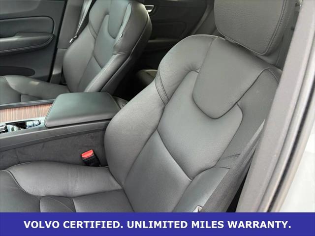 2024 Volvo XC60 B5 Plus Dark Theme