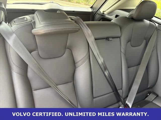 2024 Volvo XC60 B5 Plus Dark Theme
