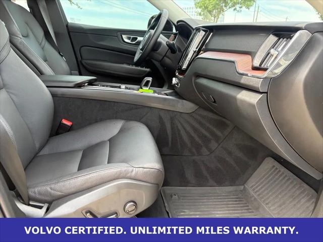 2024 Volvo XC60 B5 Plus Dark Theme