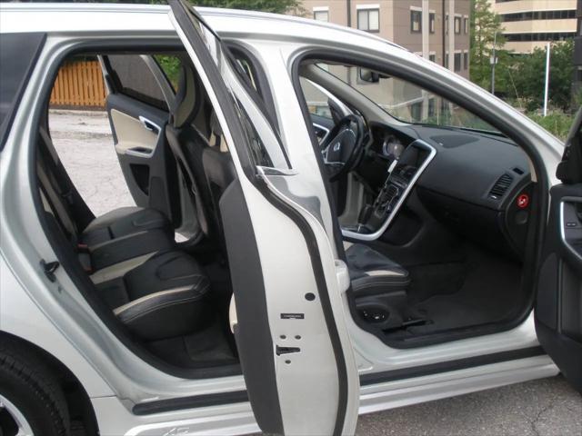 2011 Volvo XC60 T6 R-Design
