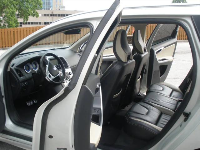 2011 Volvo XC60 T6 R-Design