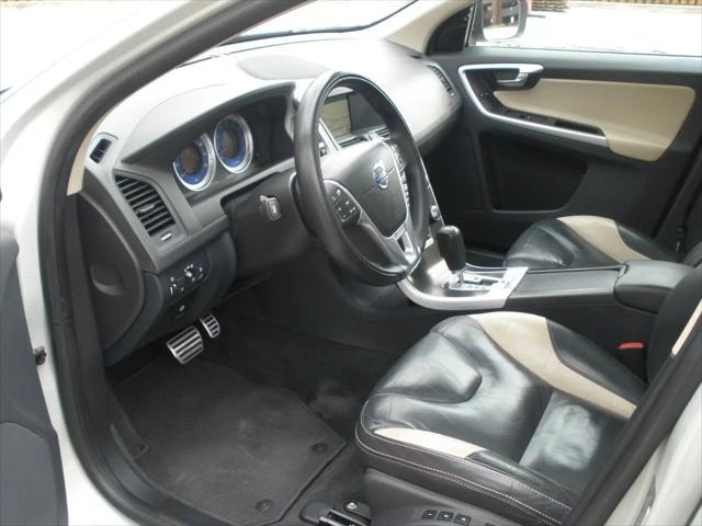 2011 Volvo XC60 T6 R-Design
