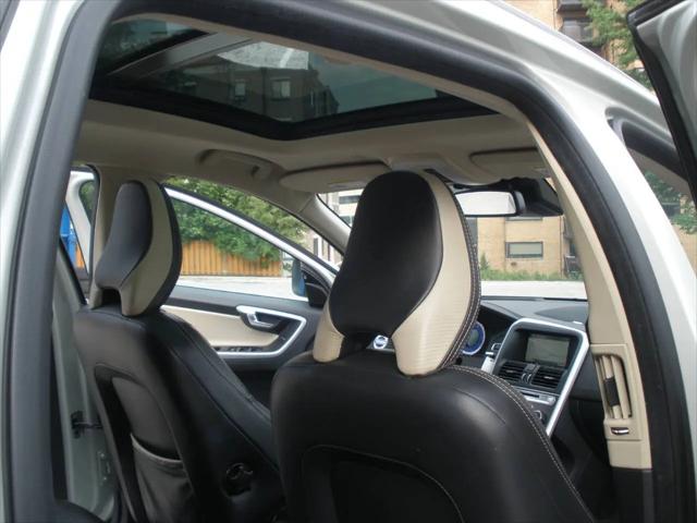 2011 Volvo XC60 T6 R-Design
