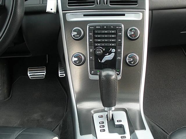 2011 Volvo XC60 T6 R-Design