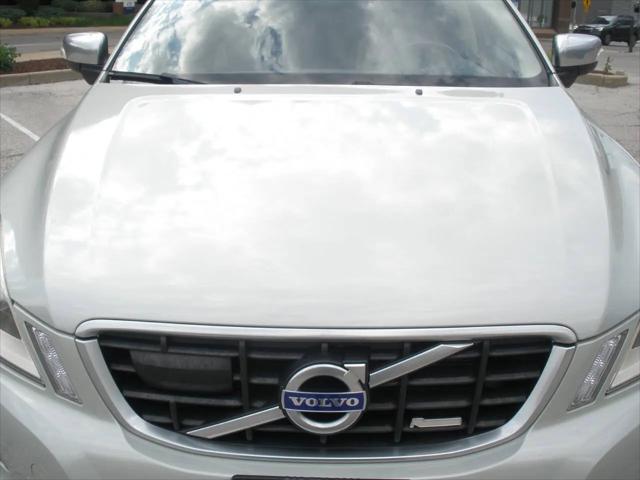 2011 Volvo XC60 T6 R-Design
