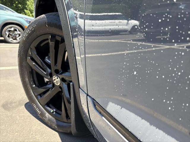 2026 Volkswagen Atlas Cross Sport SEL R-Line Black
