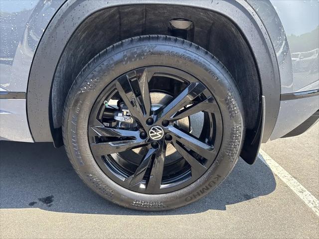 2026 Volkswagen Atlas Cross Sport SEL R-Line Black
