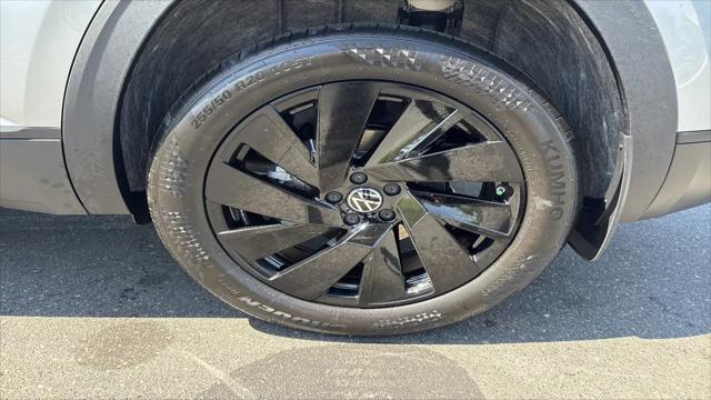 2026 Volkswagen Atlas Cross Sport SE with Technology