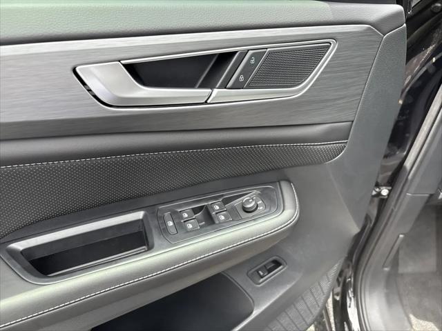 2026 Volkswagen Atlas Cross Sport SE with Technology