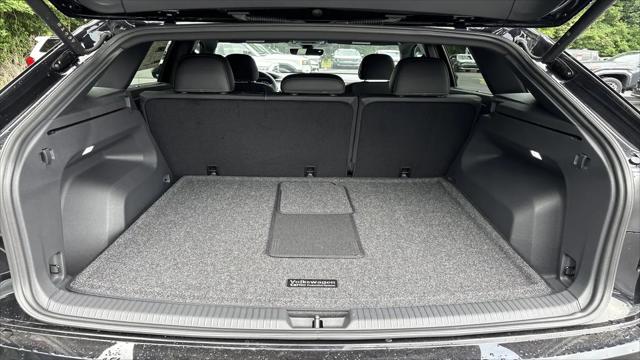 2026 Volkswagen Atlas Cross Sport SE with Technology