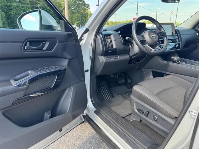 2025 Nissan Pathfinder SV FWD