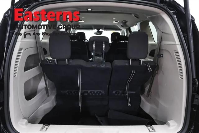 2024 Chrysler Voyager LX