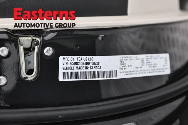 2024 Chrysler Voyager LX